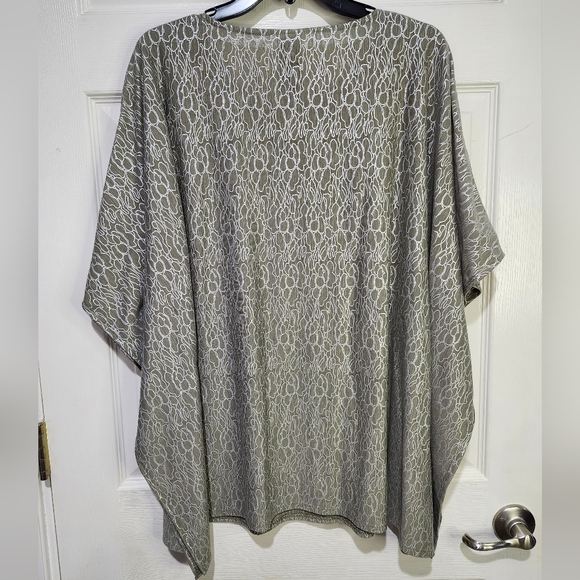 Chicos Women's Size L/XL Blouse Gray/Taupe/Silver Poncho Top Dolman Tunic - Picture 4 of 5